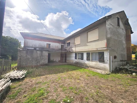 Casa para rehabilitar con finca en Valdoviño