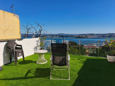 Apartamento con patio y vistas al mar en la Graña, Ferrol.